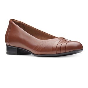 Clark’s Juliet Petra Tan Leather Flats Size: 8.5